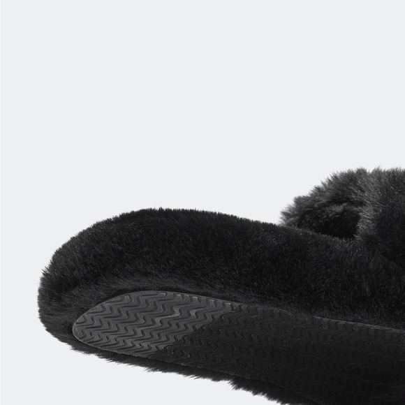 Fabletics • Fur Slip on Slippers - Picture 4 of 7